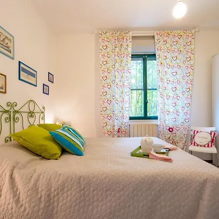Pink House Apartment